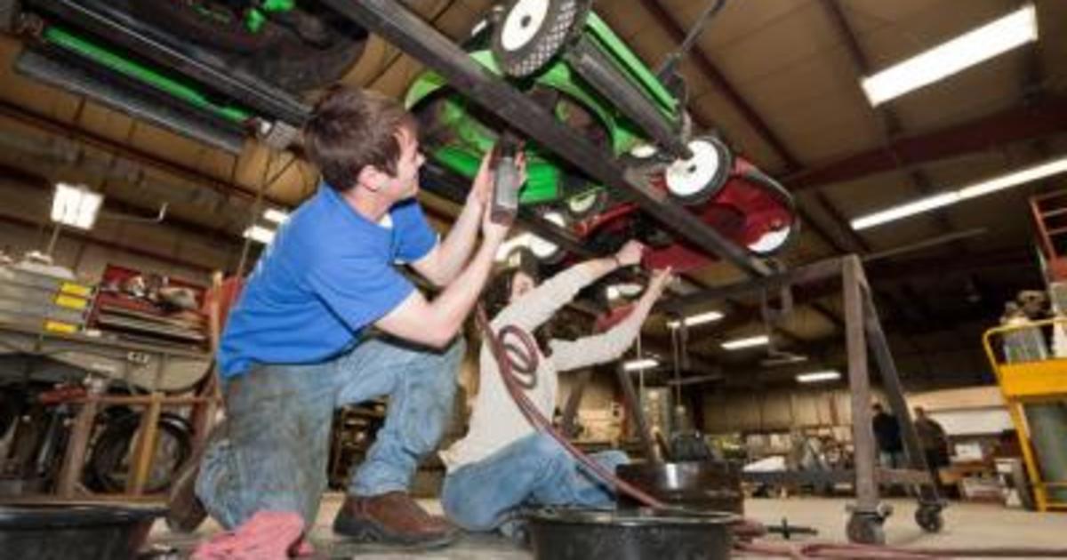 UK's Popular Lawn Mower Clinic Expands to Take More Clients | UKNow